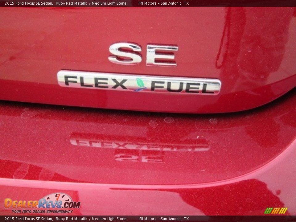 2015 Ford Focus SE Sedan Ruby Red Metallic / Medium Light Stone Photo #9