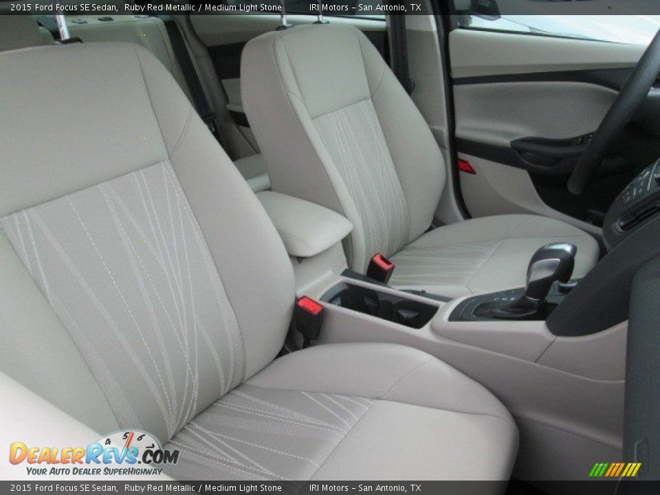 2015 Ford Focus SE Sedan Ruby Red Metallic / Medium Light Stone Photo #12