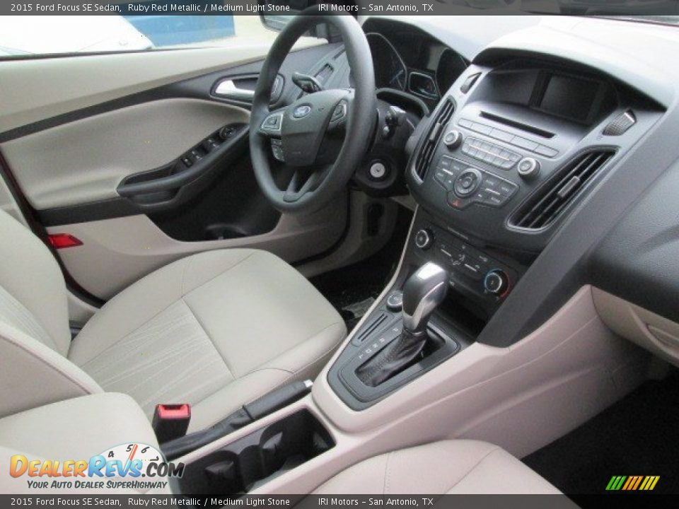 2015 Ford Focus SE Sedan Ruby Red Metallic / Medium Light Stone Photo #14