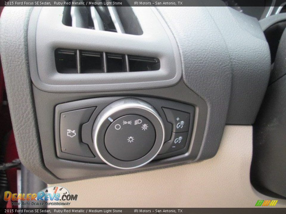 2015 Ford Focus SE Sedan Ruby Red Metallic / Medium Light Stone Photo #16
