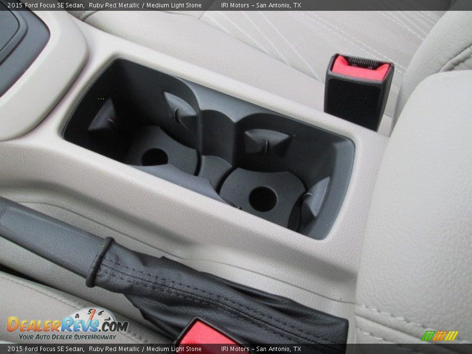 2015 Ford Focus SE Sedan Ruby Red Metallic / Medium Light Stone Photo #20