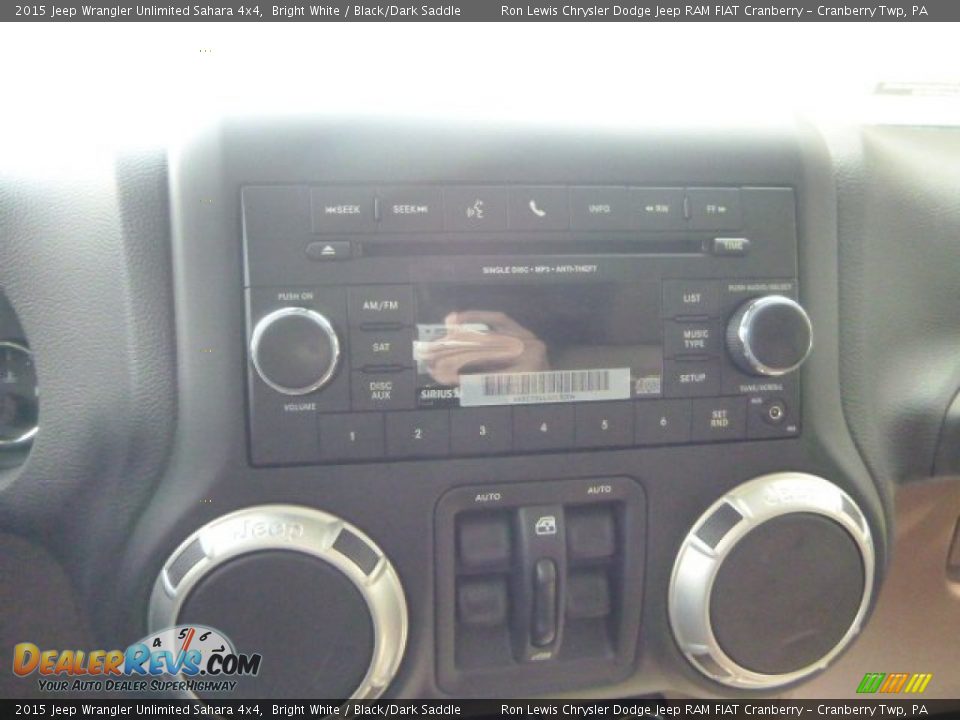 2015 Jeep Wrangler Unlimited Sahara 4x4 Bright White / Black/Dark Saddle Photo #19