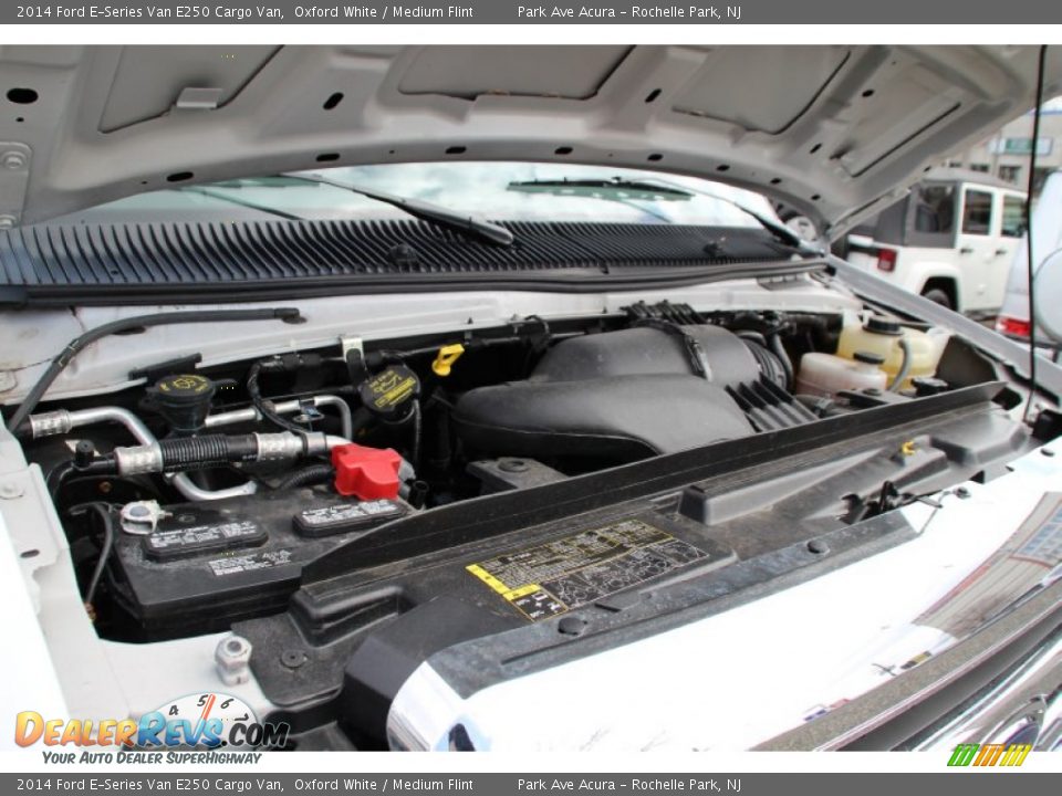 2014 Ford E-Series Van E250 Cargo Van Oxford White / Medium Flint Photo #31