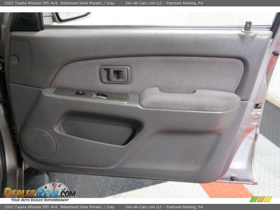2002 Toyota 4Runner SR5 4x4 Millennium Silver Metallic / Gray Photo #17