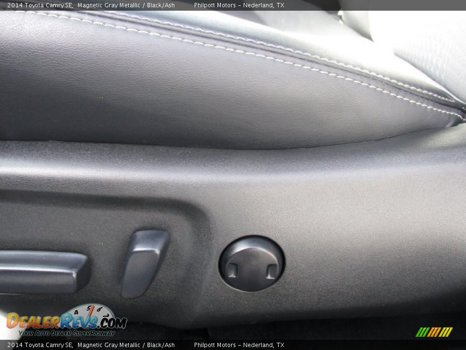 2014 Toyota Camry SE Magnetic Gray Metallic / Black/Ash Photo #33