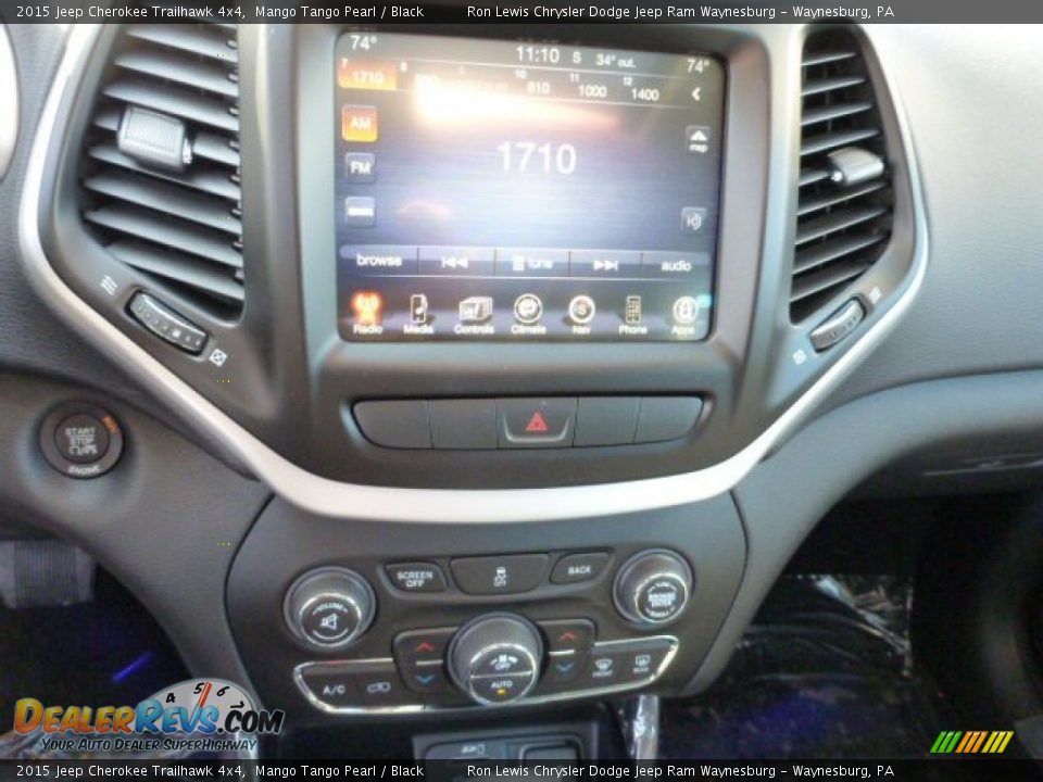 Controls of 2015 Jeep Cherokee Trailhawk 4x4 Photo #19