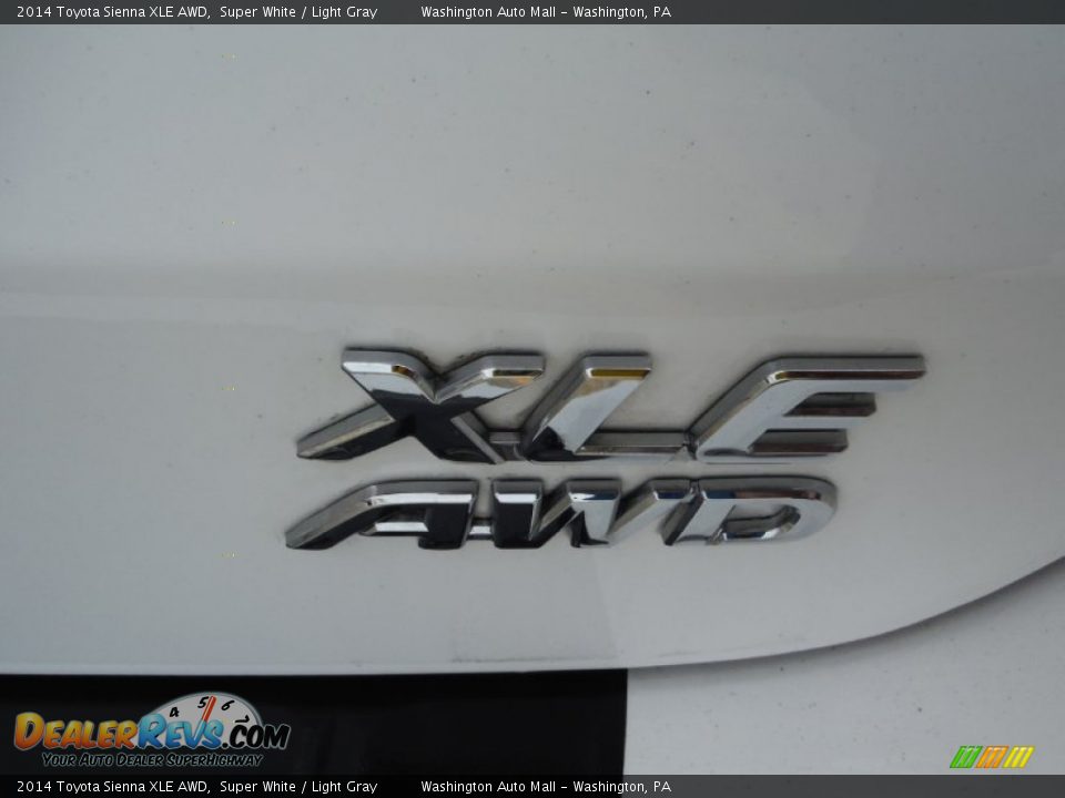 2014 Toyota Sienna XLE AWD Super White / Light Gray Photo #9