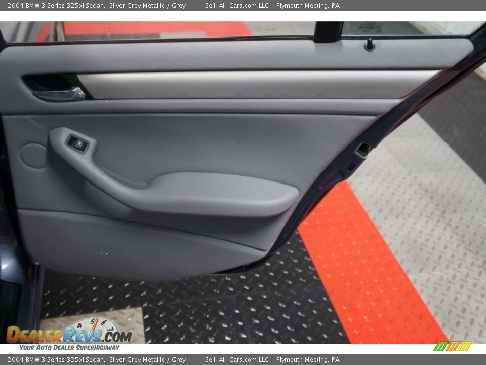 2004 BMW 3 Series 325xi Sedan Silver Grey Metallic / Grey Photo #15