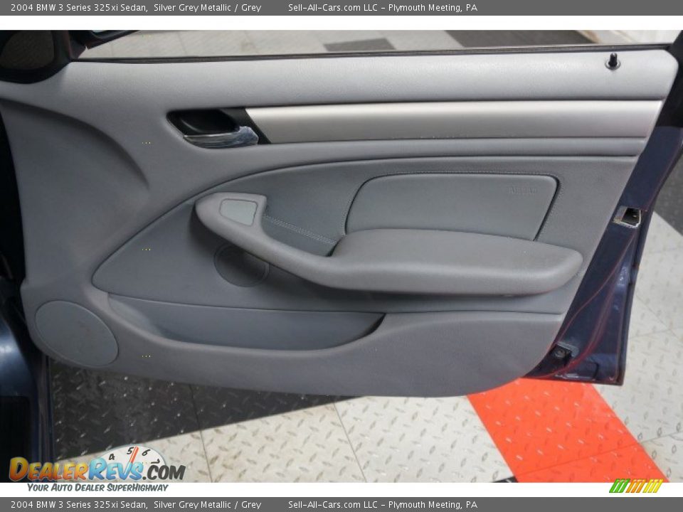 2004 BMW 3 Series 325xi Sedan Silver Grey Metallic / Grey Photo #16