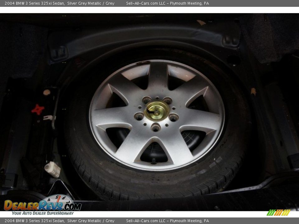 2004 BMW 3 Series 325xi Sedan Silver Grey Metallic / Grey Photo #18