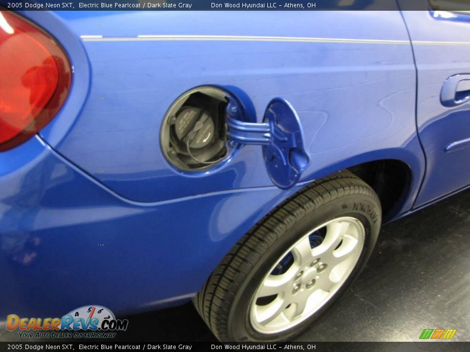 2005 Dodge Neon SXT Electric Blue Pearlcoat / Dark Slate Gray Photo #9