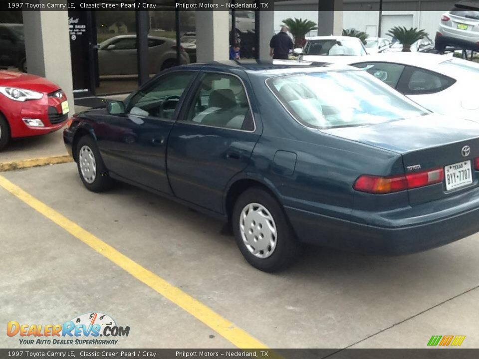 1997 Toyota Camry LE Classic Green Pearl / Gray Photo #4