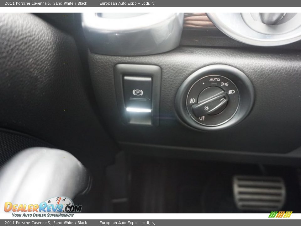 2011 Porsche Cayenne S Sand White / Black Photo #21