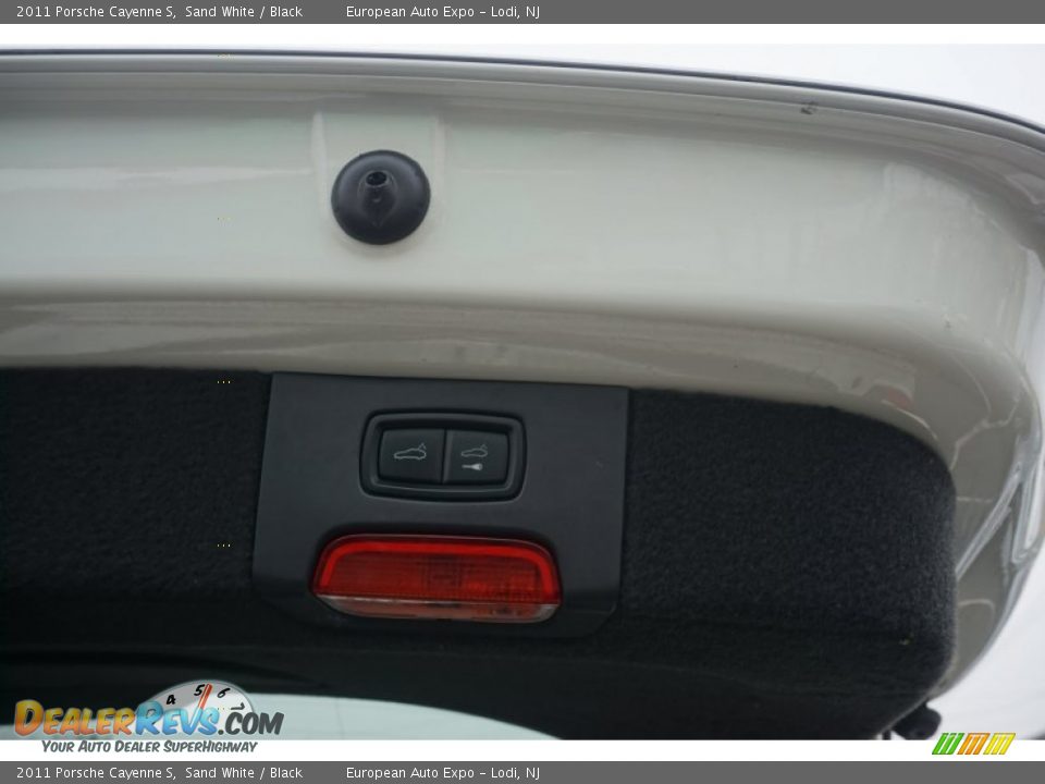 2011 Porsche Cayenne S Sand White / Black Photo #34