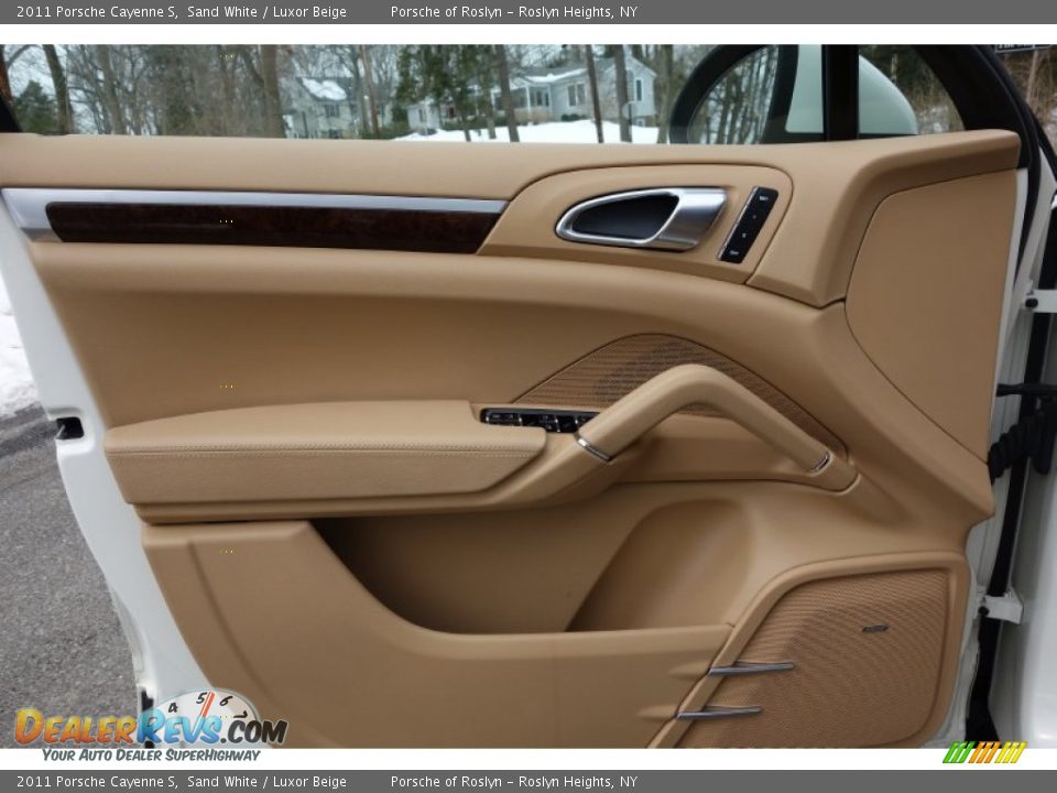 Door Panel of 2011 Porsche Cayenne S Photo #11