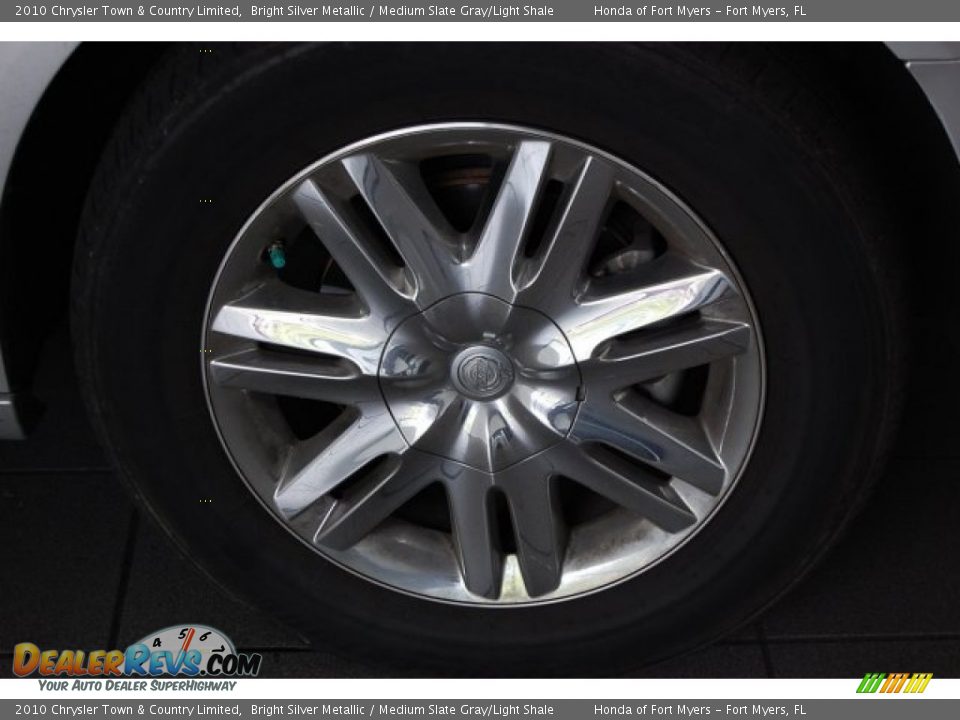 2010 Chrysler Town & Country Limited Bright Silver Metallic / Medium Slate Gray/Light Shale Photo #5
