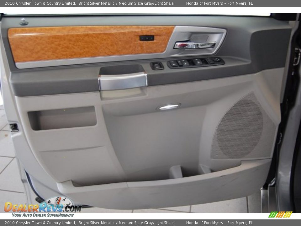 2010 Chrysler Town & Country Limited Bright Silver Metallic / Medium Slate Gray/Light Shale Photo #12