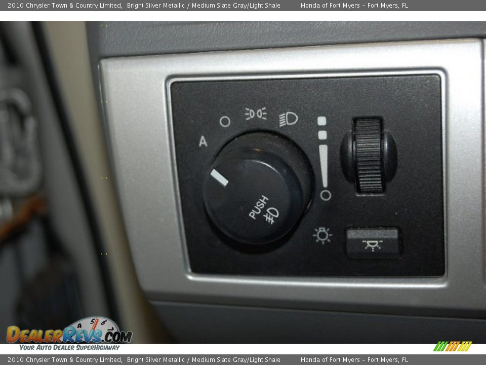 2010 Chrysler Town & Country Limited Bright Silver Metallic / Medium Slate Gray/Light Shale Photo #23