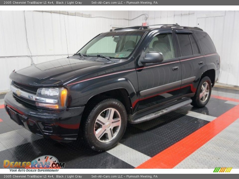 2005 Chevrolet TrailBlazer LS 4x4 Black / Light Gray Photo #2