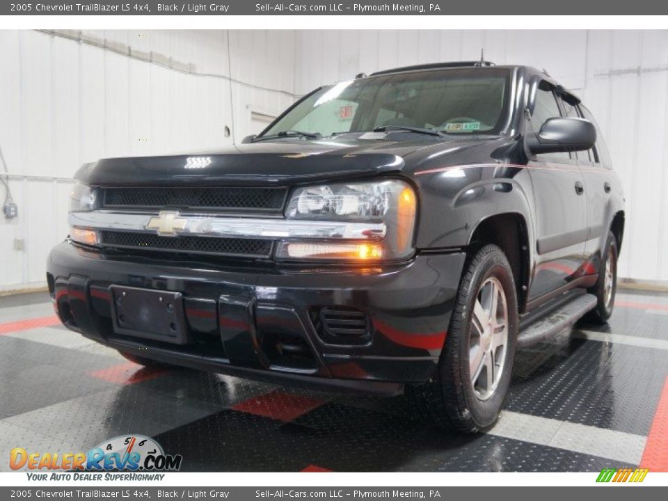 2005 Chevrolet TrailBlazer LS 4x4 Black / Light Gray Photo #3