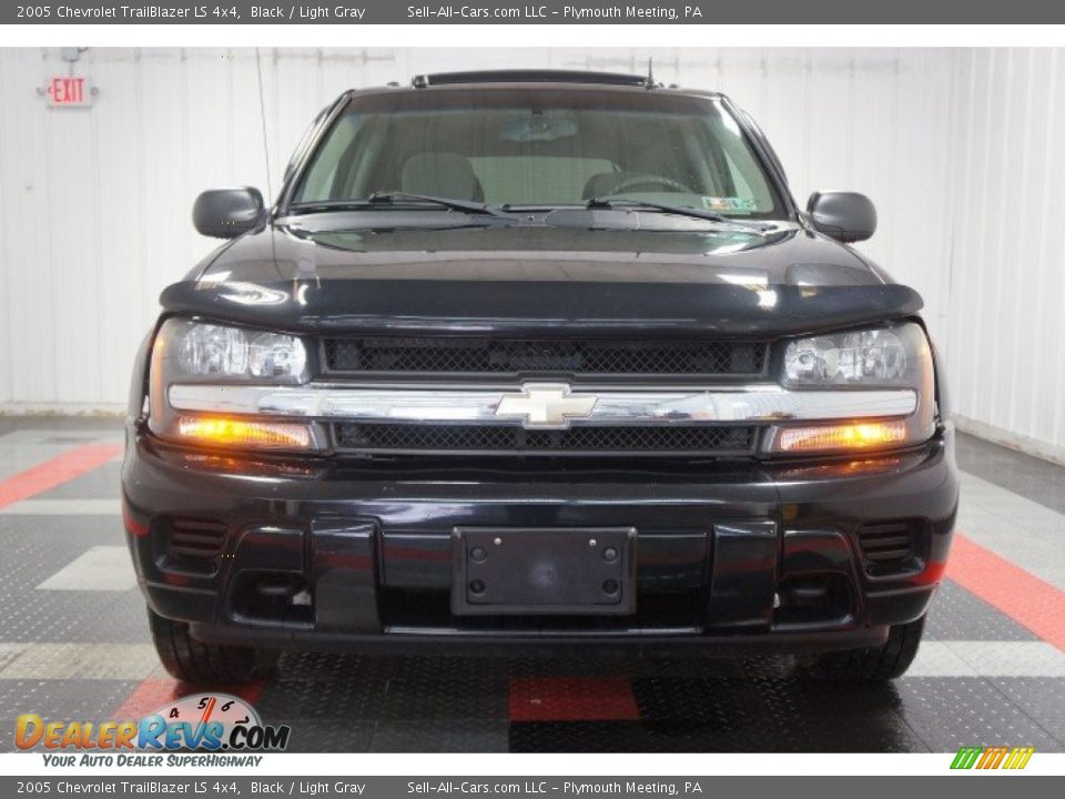 2005 Chevrolet TrailBlazer LS 4x4 Black / Light Gray Photo #4