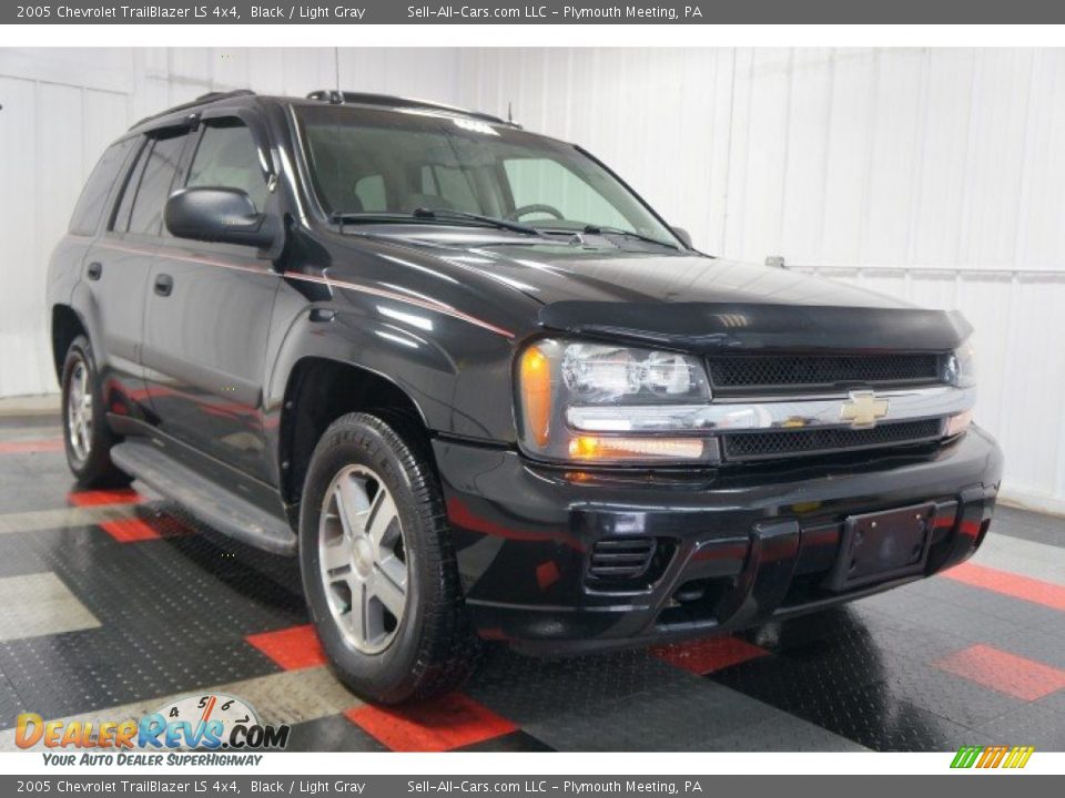 2005 Chevrolet TrailBlazer LS 4x4 Black / Light Gray Photo #5