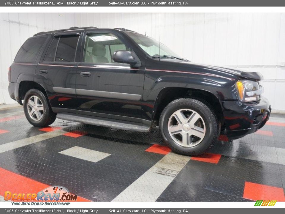 2005 Chevrolet TrailBlazer LS 4x4 Black / Light Gray Photo #6