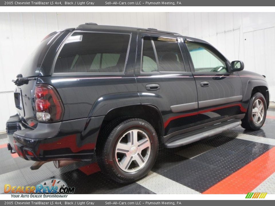 2005 Chevrolet TrailBlazer LS 4x4 Black / Light Gray Photo #7