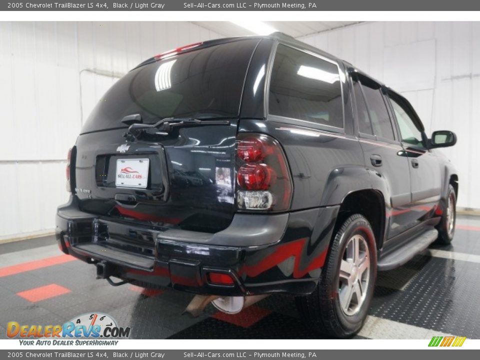 2005 Chevrolet TrailBlazer LS 4x4 Black / Light Gray Photo #8