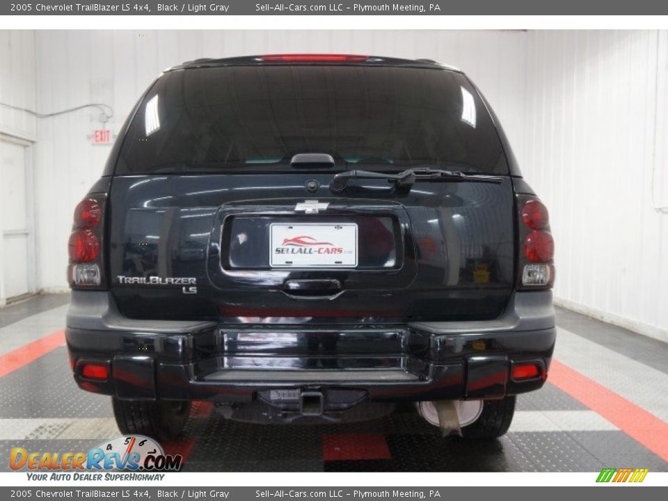 2005 Chevrolet TrailBlazer LS 4x4 Black / Light Gray Photo #9