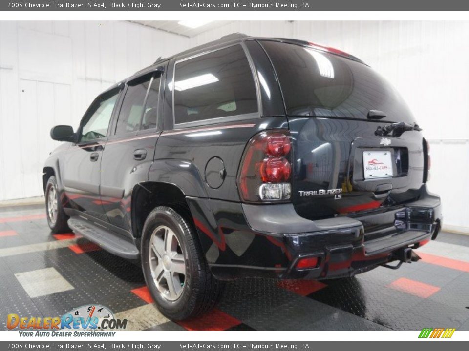 2005 Chevrolet TrailBlazer LS 4x4 Black / Light Gray Photo #10