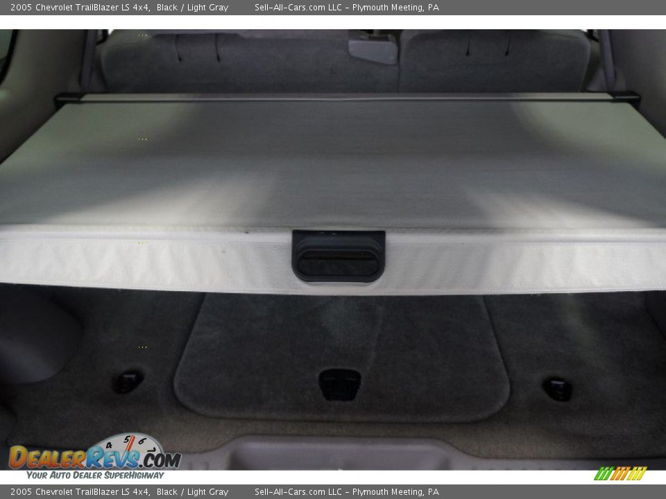 2005 Chevrolet TrailBlazer LS 4x4 Black / Light Gray Photo #18