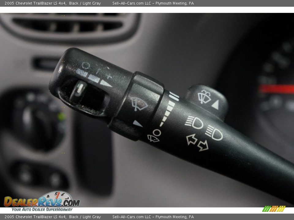 2005 Chevrolet TrailBlazer LS 4x4 Black / Light Gray Photo #24