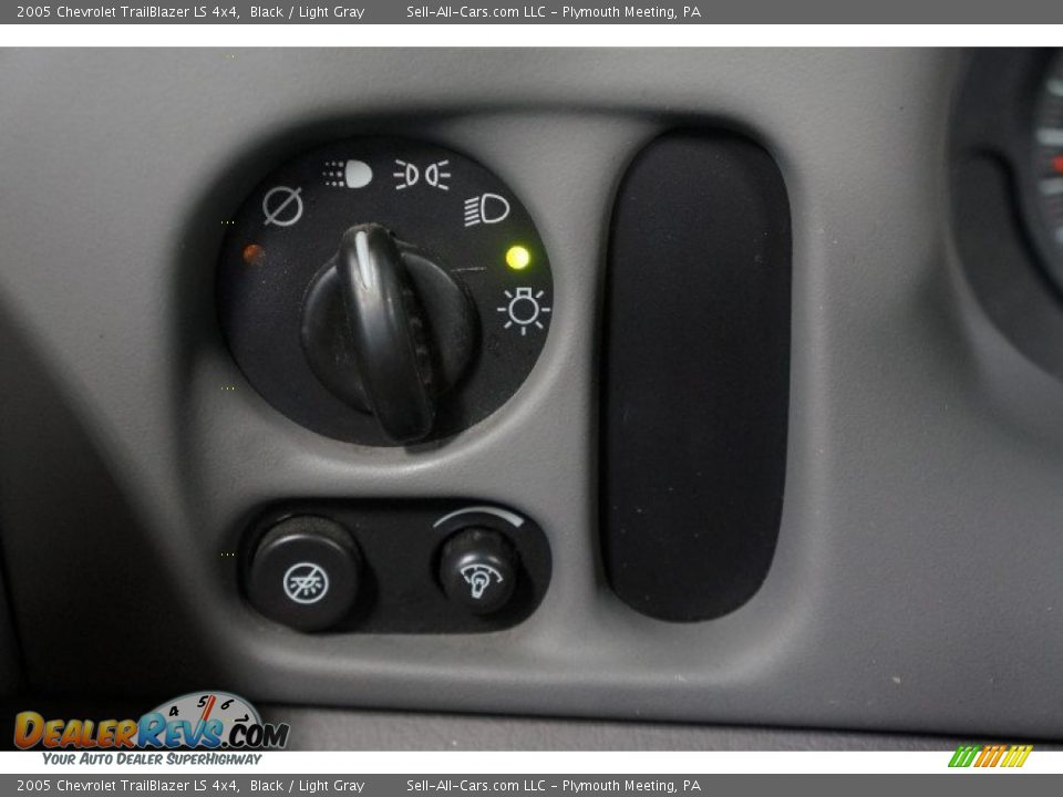 2005 Chevrolet TrailBlazer LS 4x4 Black / Light Gray Photo #25