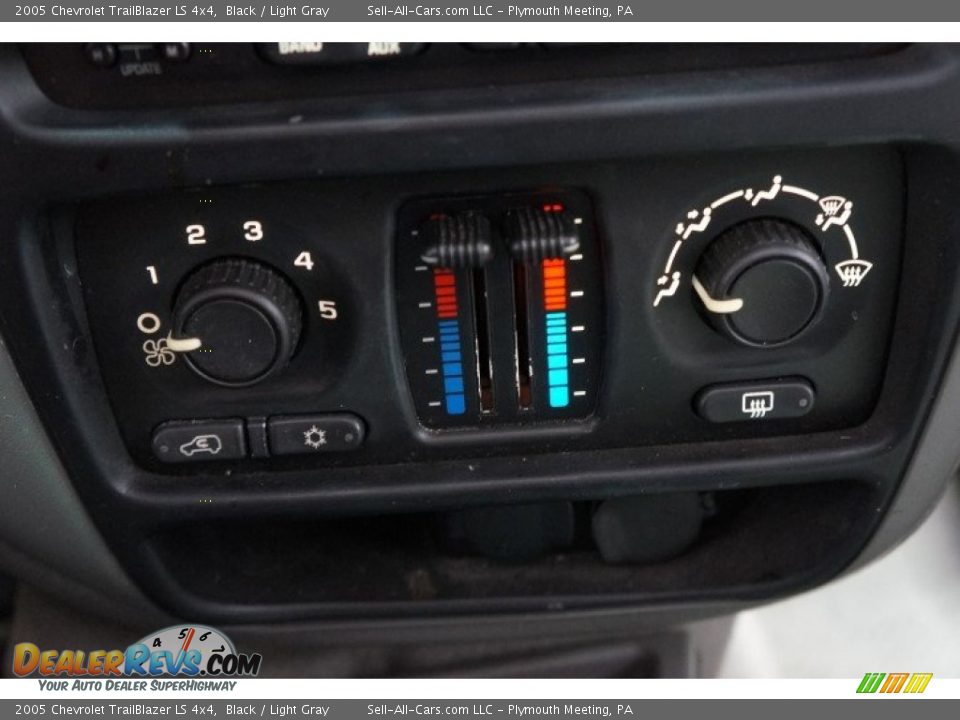 2005 Chevrolet TrailBlazer LS 4x4 Black / Light Gray Photo #29