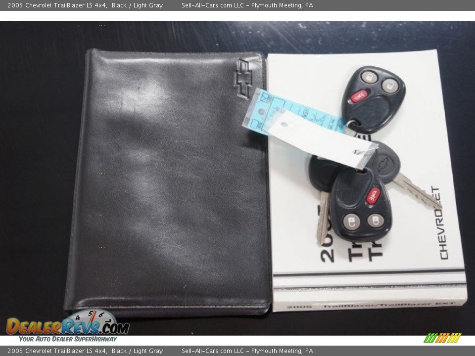 2005 Chevrolet TrailBlazer LS 4x4 Black / Light Gray Photo #30