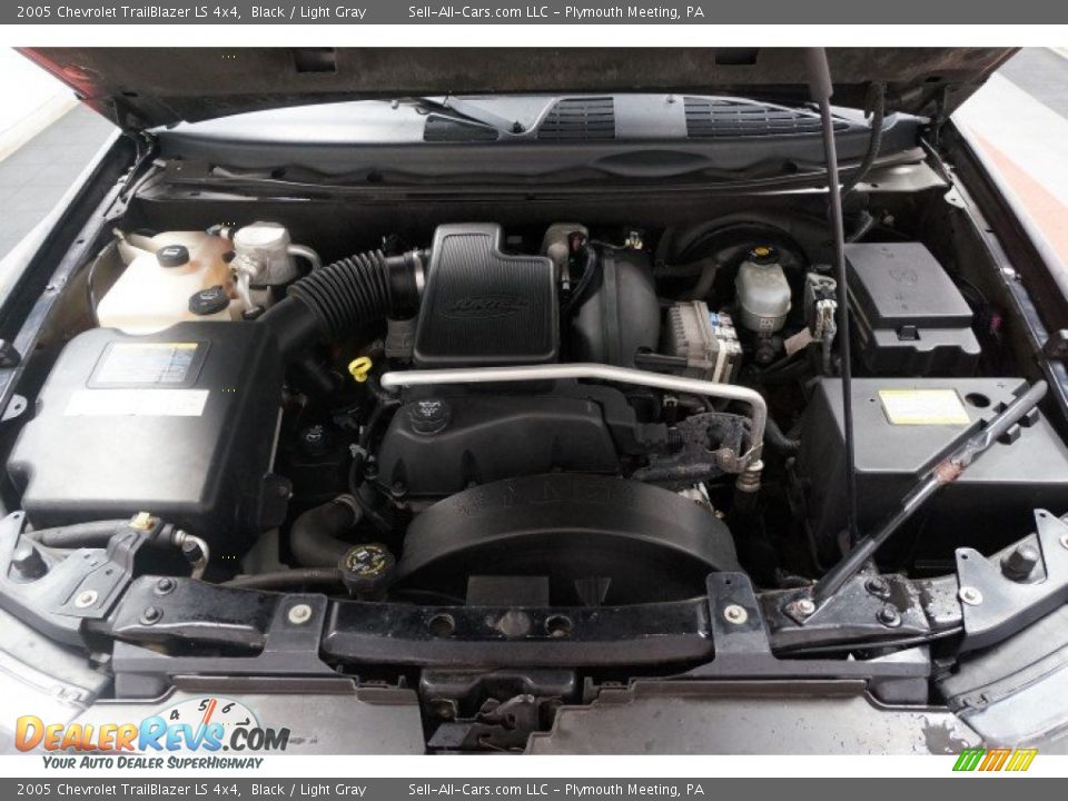 2005 Chevrolet TrailBlazer LS 4x4 Black / Light Gray Photo #31