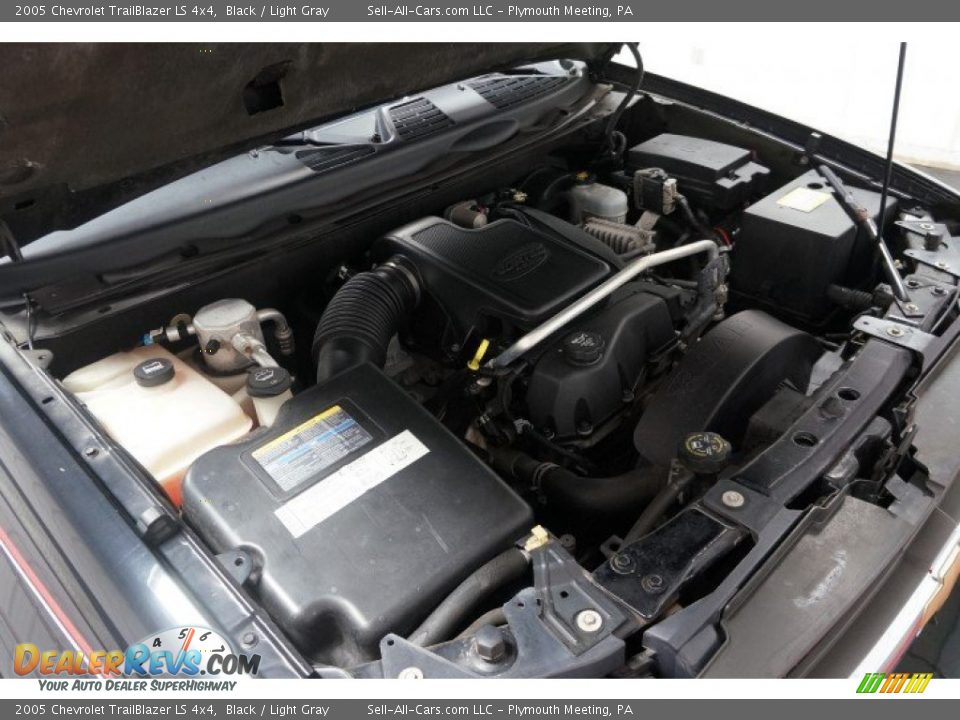 2005 Chevrolet TrailBlazer LS 4x4 Black / Light Gray Photo #33