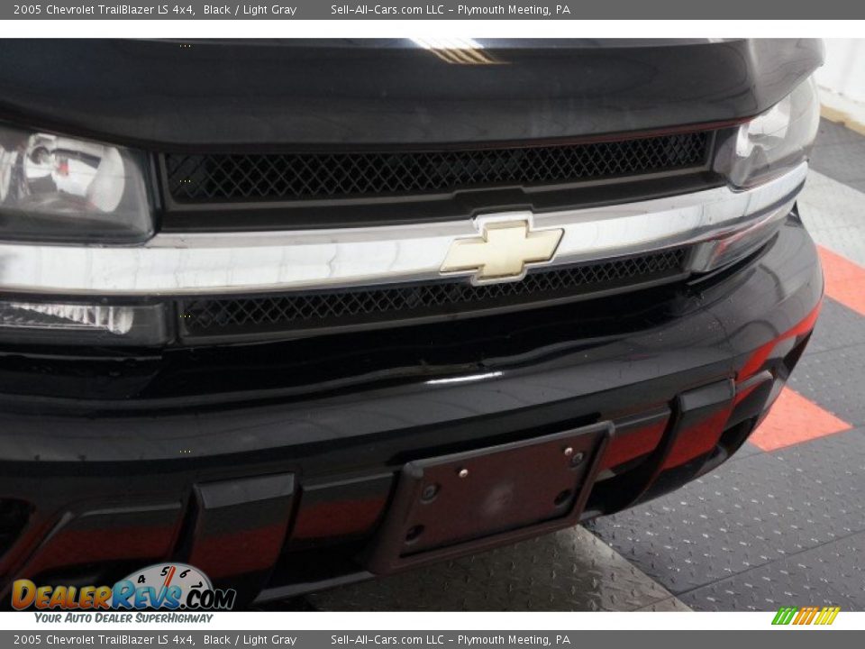 2005 Chevrolet TrailBlazer LS 4x4 Black / Light Gray Photo #35