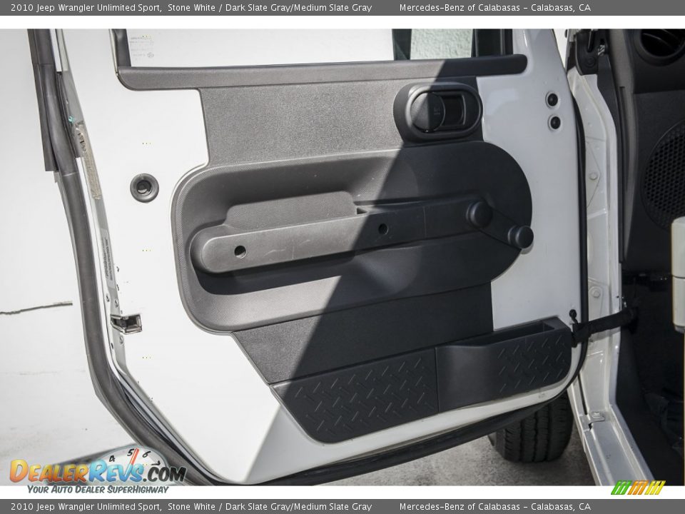 2010 Jeep Wrangler Unlimited Sport Stone White / Dark Slate Gray/Medium Slate Gray Photo #17