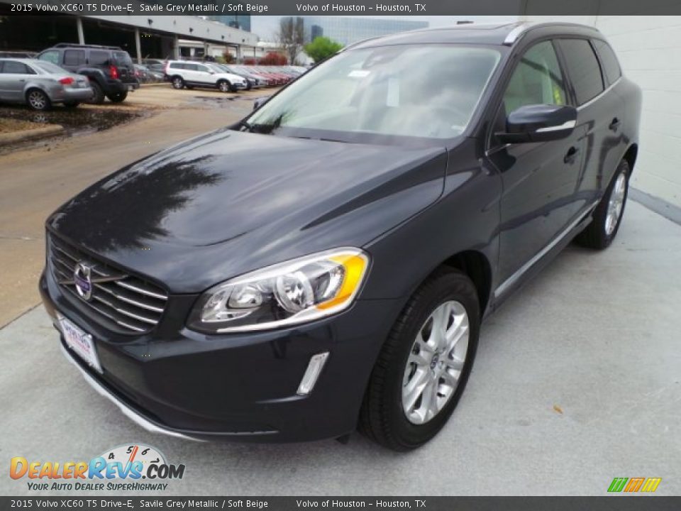 Front 3/4 View of 2015 Volvo XC60 T5 Drive-E Photo #3