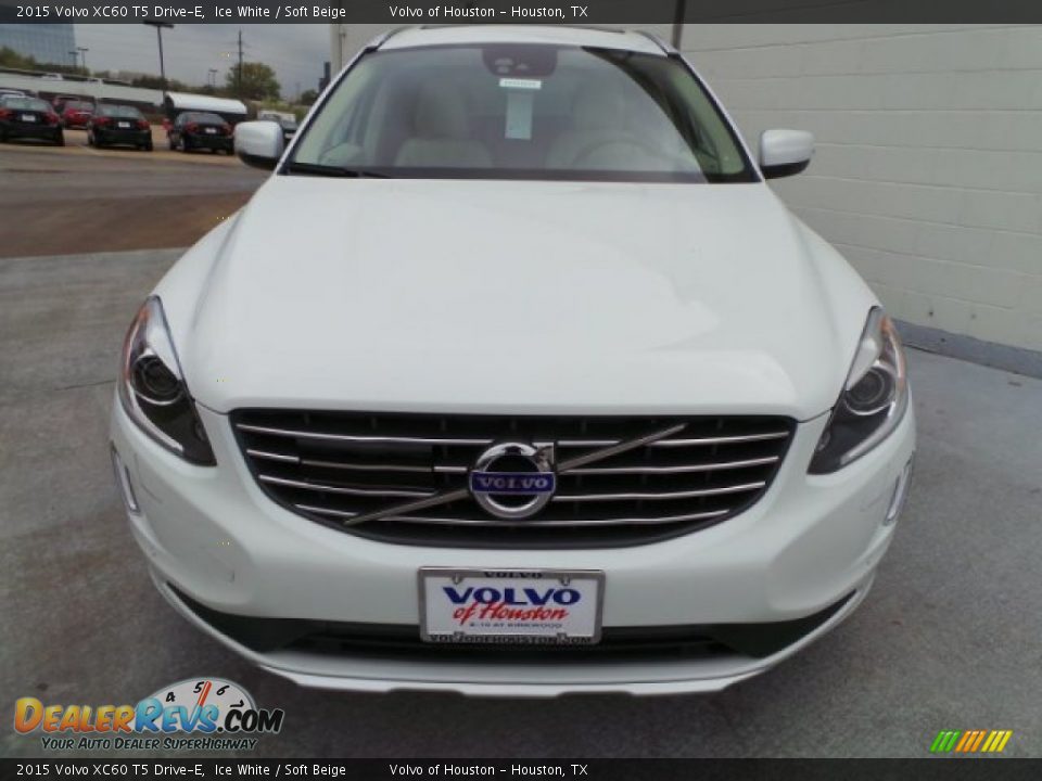 2015 Volvo XC60 T5 Drive-E Ice White / Soft Beige Photo #2