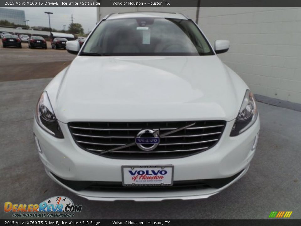 2015 Volvo XC60 T5 Drive-E Ice White / Soft Beige Photo #2