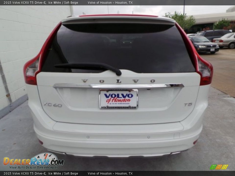 2015 Volvo XC60 T5 Drive-E Ice White / Soft Beige Photo #4
