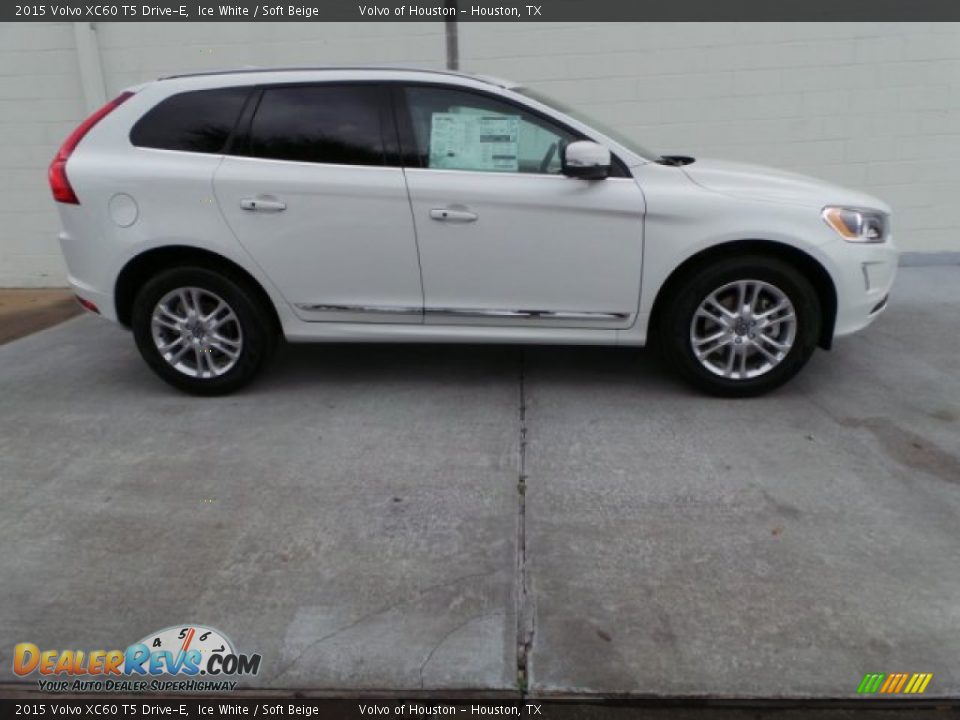 2015 Volvo XC60 T5 Drive-E Ice White / Soft Beige Photo #6