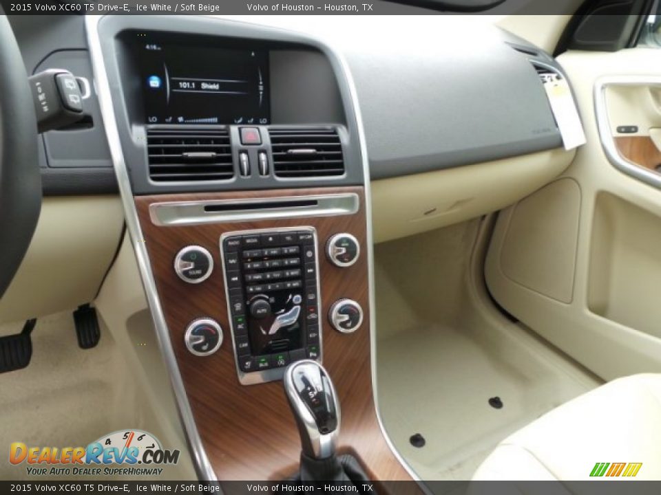 2015 Volvo XC60 T5 Drive-E Ice White / Soft Beige Photo #13