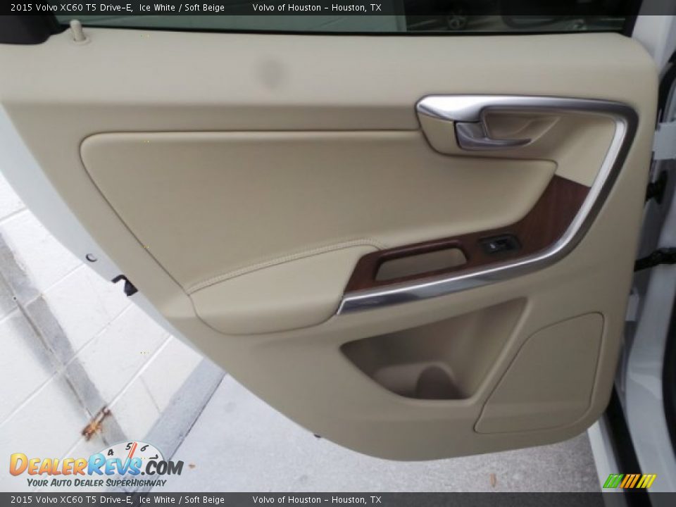 2015 Volvo XC60 T5 Drive-E Ice White / Soft Beige Photo #22
