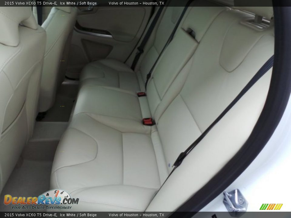 2015 Volvo XC60 T5 Drive-E Ice White / Soft Beige Photo #23