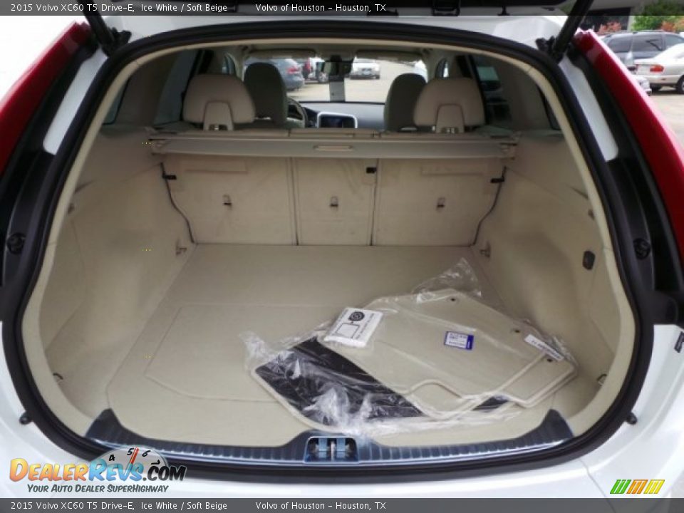 2015 Volvo XC60 T5 Drive-E Ice White / Soft Beige Photo #26