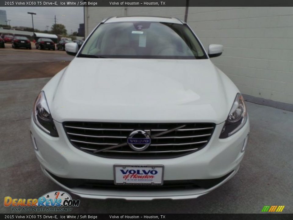 2015 Volvo XC60 T5 Drive-E Ice White / Soft Beige Photo #2